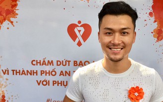 Cưới vợ, không bỏ cuộc chơi