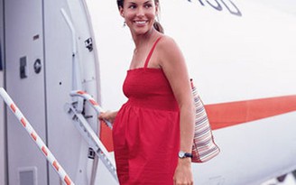 Đi máy bay khi mang thai, liệu có an toàn?