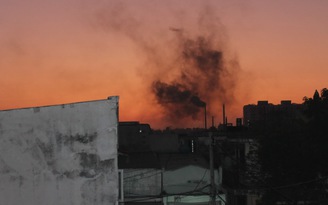 Nhà máy xả khói gây ô nhiễm khu dân cư