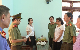 Cả Ban Giám đốc Sở GD-ĐT Sơn La 'nhúng chàm'