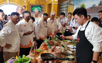 Đầu bếp thế giới đi chợ, học làm món Việt