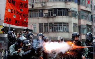 Nghị sĩ Mỹ muốn cấm bán đạn cao su và hơi cay cho Hồng Kông