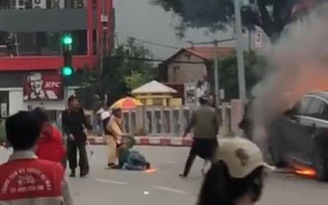 Cư dân mạng quan tâm: CSGT cứu người trong vụ tai nạn cháy xe ở Hà Nội