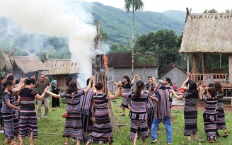 Thổ cẩm làng Teng