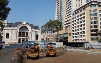 Tháo dỡ rào chắn tuyến metro số 1 ga Nhà hát Thành phố