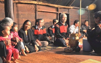 'Bỏ lửng' hồ sơ sử thi Tây nguyên trình UNESCO?