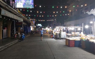 Chợ đêm Phú Quốc ế ẩm, hàng loạt gian hàng đóng cửa: Xin miễn tiền mặt bằng