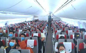 Thuê chuyến bay chở giáo viên nước ngoài đến Việt Nam giảng dạy