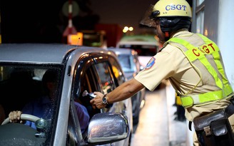 Kỷ luật cảnh cáo trưởng phòng vi phạm nồng độ cồn khi lái xe