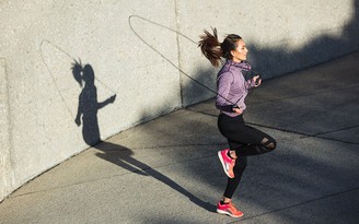 Vì sao tập thể dục ngoài trời lạnh lại giảm cân nhanh hơn?