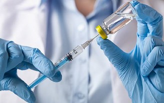 Hơn 52.000 người thuộc nhóm ưu tiên tại Việt Nam đã được tiêm vắc xin Covid-19