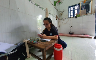 Nghị lực mùa thi: 'Con ăn rau muống cũng được, xin mẹ cho con đi học'