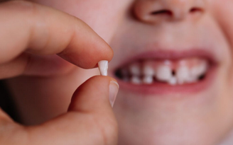 Răng sữa có thể cảnh báo rối loạn sức khỏe tâm thần ở trẻ em