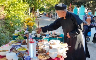 Về Huế ăn cơm: Tháng tám cúng đất