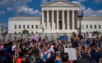 Nước Mỹ sôi sục sau phán quyết về quyền phá thai