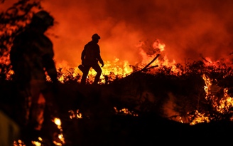 Châu Âu 'đang bị thiêu đốt' vì nóng