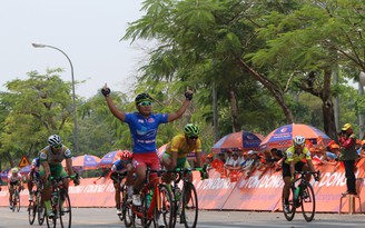 Lê Văn Duẩn lần thứ 2 thắng chặng tại giải xe đạp truyền hình TP.HCM 2016