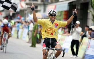 Lê Nguyệt Minh đoạt áo vàng lẫn áo xanh giải xe đạp truyền hình Bến Tre