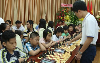 Cả nhà tranh tài ở giải trường cờ vua Đào Thiên Hải