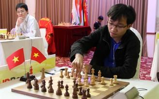 Nguyễn Ngọc Trường Sơn xuất thần thắng cao thủ cờ vua Nga