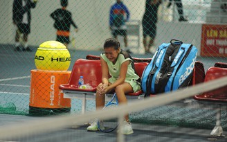 Xúc động quần vợt trẻ quốc gia: Thắng thua đều khóc