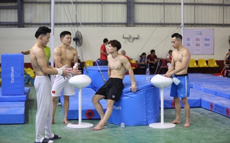 Ngắm dàn ‘hot boy” thể dục dụng cụ Việt Nam tích cực tập luyện tại Manila