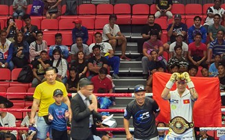 Hạ knock-out tay đấm Thái Lan, võ sĩ Trương Đình Hoàng đoạt đai boxing WBA châu Á