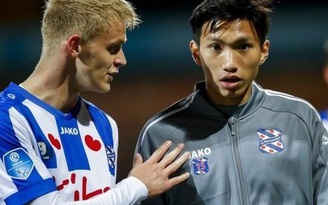 Văn Hậu làm khán giả trong ngày Heerenveen thất thủ trước Ajax Amsterdam