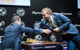Hoãn khẩn cấp giải Candidates chưa chọn được người đấu với vua cờ Magnus Carlsen
