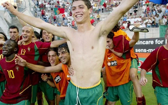 Cristiano Ronaldo từ ngực lép đến sao thể thao có thân hình chuẩn nhất thế giới