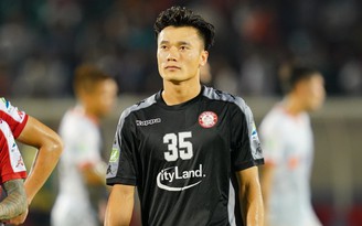Bất ngờ: Thủ môn Bùi Tiến Dũng không được CLB TP.HCM đăng ký trận derby với Sài Gòn FC