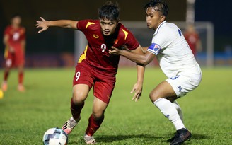Nhìn bóng đá trẻ Việt Nam liên tục tập huấn nước ngoài, báo Thái Lan xót xa