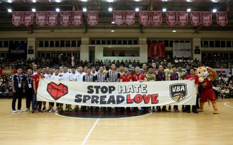 Giải bóng rổ VBA 2022 truyền tải thông điệp chống phân biệt chủng tộc