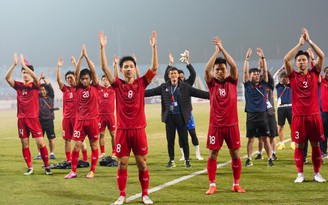 Dàn tuyển thủ Việt Nam ‘mở tiệc’ ăn mừng trên mạng xã hội
