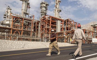 Iran sắp trở lại thị trường dầu, bán thêm 500.000 thùng/ngày