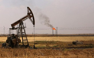 Iran trở lại thị trường, giá dầu rớt dưới 28 USD