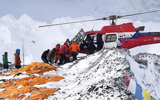 Động đất Nepal: Cặp đôi Anh 'dập mật' trên đỉnh Everest