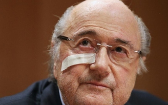 Ông Sepp Blatter bị buộc rời căn hộ được FIFA cấp