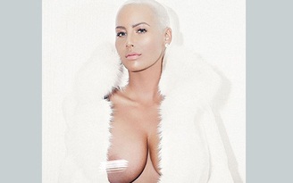 Người mẫu Amber Rose khoe ngực trần ủng hộ chiến dịch Ngực trần