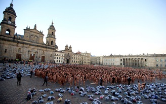 Hơn 6.000 người Colombia khỏa thân vì... nghệ thuật