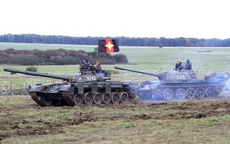 Lính Nga cùng xe tăng T-72 tiến vào Anh?