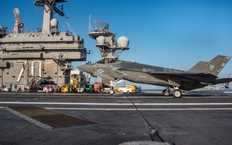 Thượng tướng Nguyễn Chí Vịnh thăm tàu sân bay USS Carl Vinson