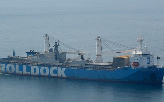 Tàu Rolldock Star chở chiến hạm Gepard thứ 4 về Việt Nam