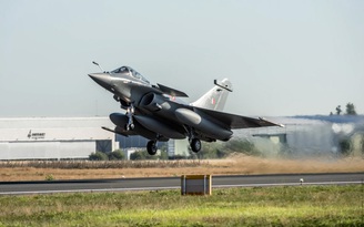 5 tiêm kích Rafale vượt hơn 7.000 km từ Pháp về Ấn Độ