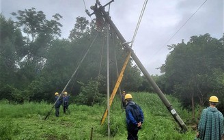 Điện lực Bình Định khắc phục nhanh sự cố do mưa lũ