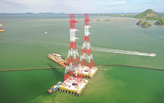 EVNSPC kéo dây vượt biển công trình đường dây 220kV Kiên Bình-Phú Quốc