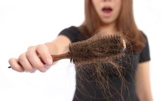Cách khắc phục chứng rụng tóc sau sinh hiệu quả