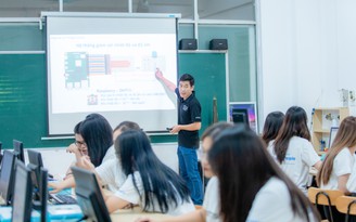 Phát triển tư duy logic và khả năng sáng tạo đang trở thành mục tiêu giáo dục Phát triển tư duy logic và khả năng sáng tạo đang trở thành mục tiêu giáo dục