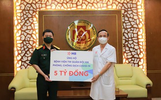 MB ủng hộ 5 tỉ đồng cho Bệnh viện Trung ương Quân đội 108