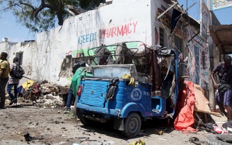 Al-Shabaab đánh bom xe buýt, 13 người chết